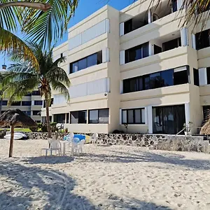 Sea Front 2br 2bth Condo, Pool, Kayak And Parking Apartment Cancun